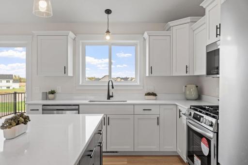 17-web-or-mls-602 Grouse Way-17.jpg