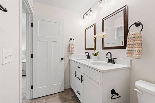 31-web-or-mls-602 Grouse Way-31.jpg