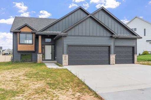 2-web-or-mls-602 Grouse Way-2.jpg