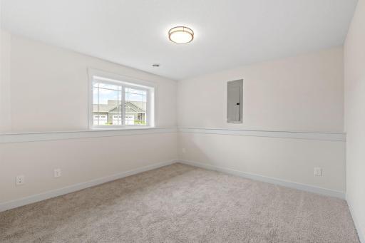 37-web-or-mls-602 Grouse Way-37.jpg