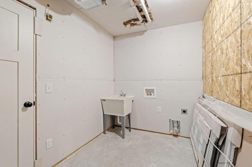 40-web-or-mls-602 Grouse Way-40.jpg