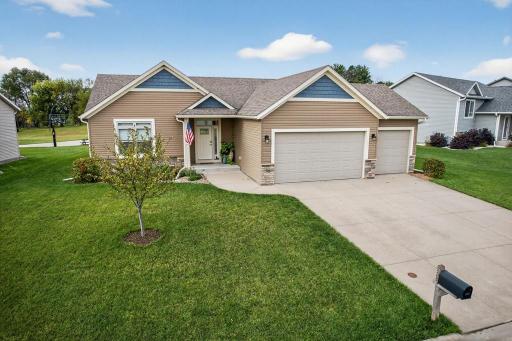 875 Golfview Avenue, Zumbrota, MN 55992