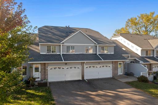 Fantastic, small association in great area of Saint Anthony! Move in ready with awesome unfinished basement space. Such a unique find!