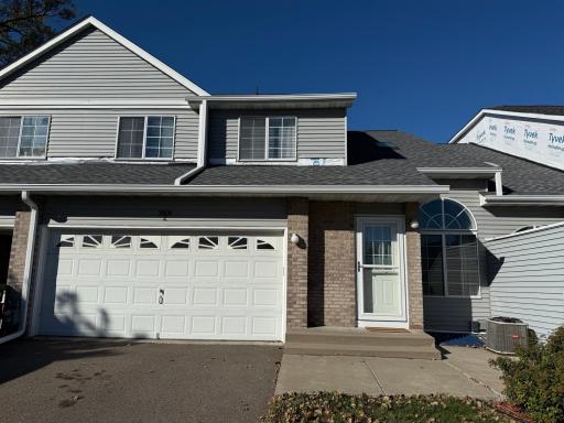 Welcome home! Fantastic, small association in great area of Saint Anthony! Move in ready with awesome unfinished basement space. Such a unique find!