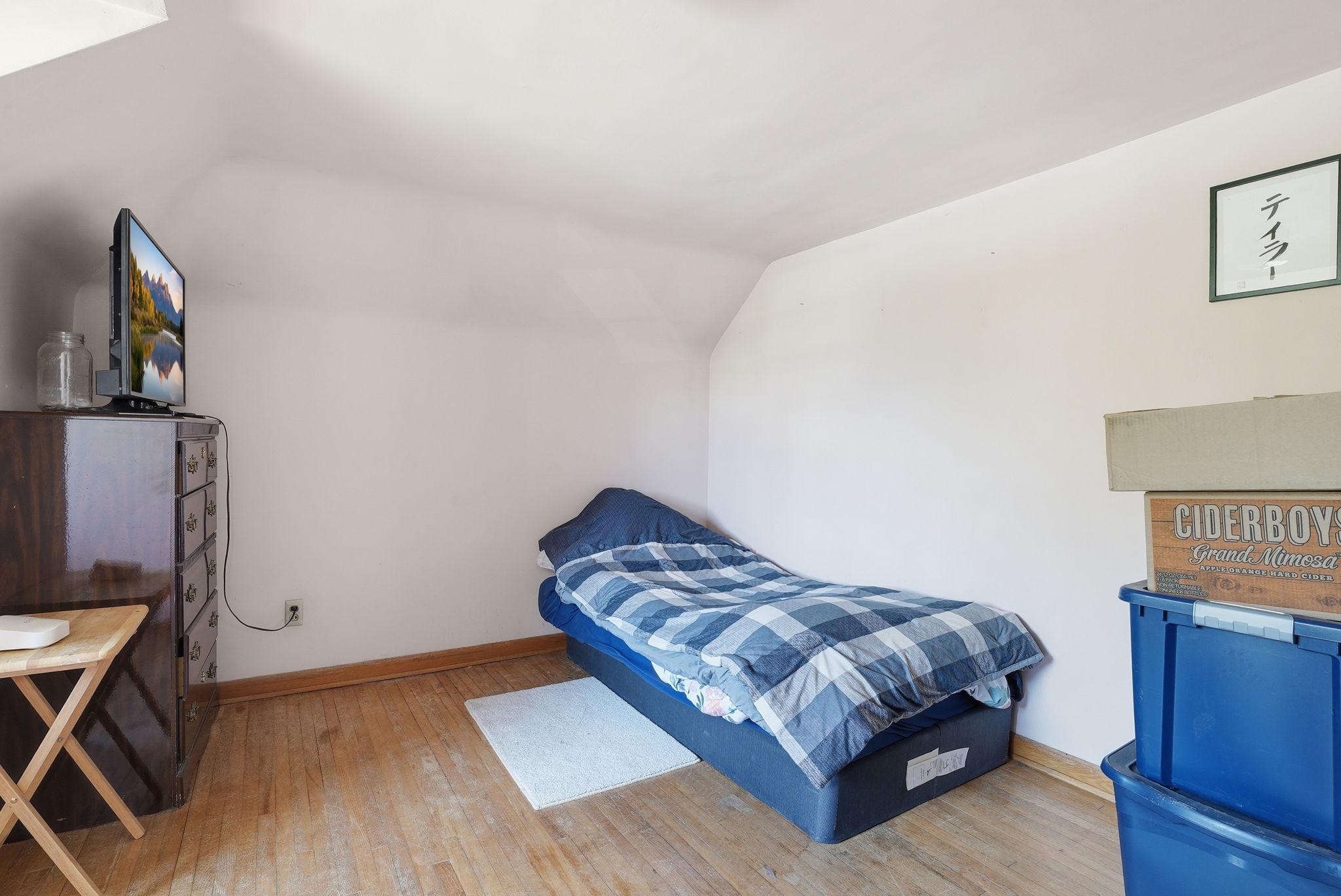 Upstairs bedroom 1