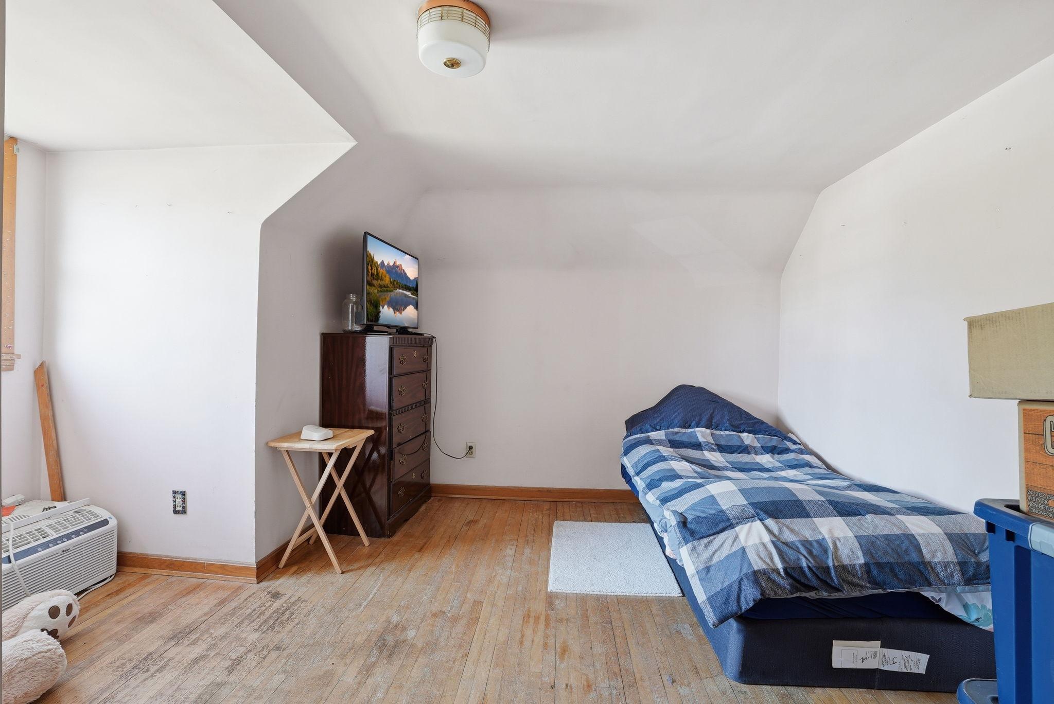 Upstairs bedroom 1
