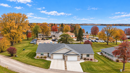 1207 S Shore Drive, Worthington, MN 56187