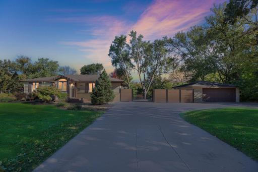 4816 Overlook Drive, Minneapolis, MN 55437
