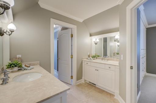 7 Bent Tree Court, Saint Paul, MN 55127