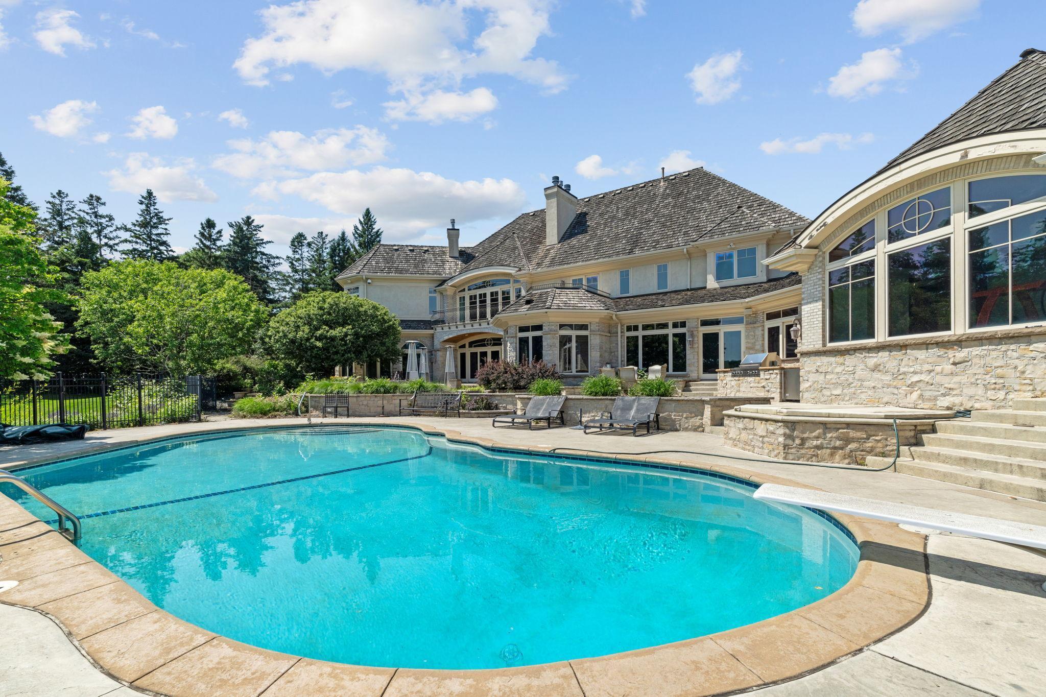 7-web-or-mls-1492 Hunter Dr-8.jpg