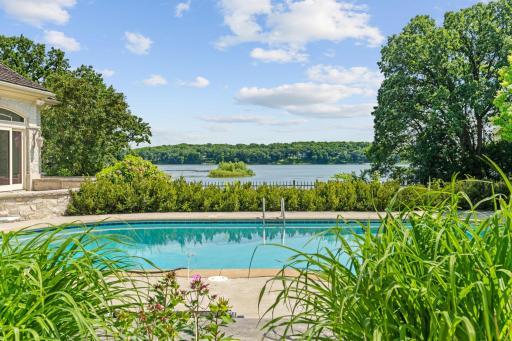 9-web-or-mls-1492 Hunter Dr-10.jpg