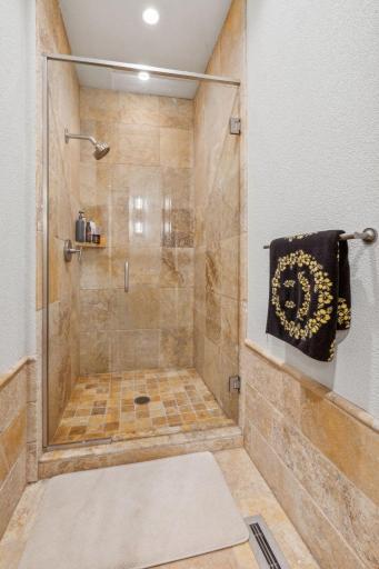 137-web-or-mls-1492 Hunter Dr-137.jpg