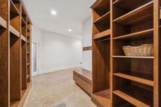 150-web-or-mls-1492 Hunter Dr-150.jpg