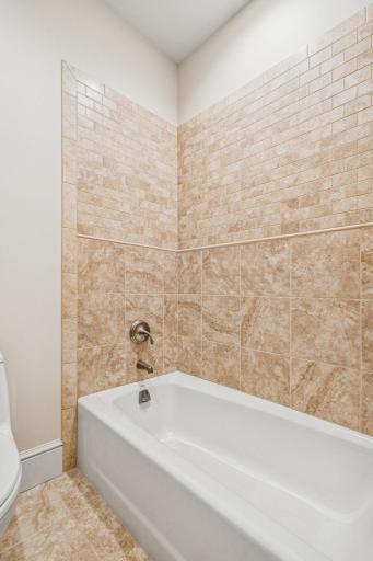 154-web-or-mls-1492 Hunter Dr-154.jpg