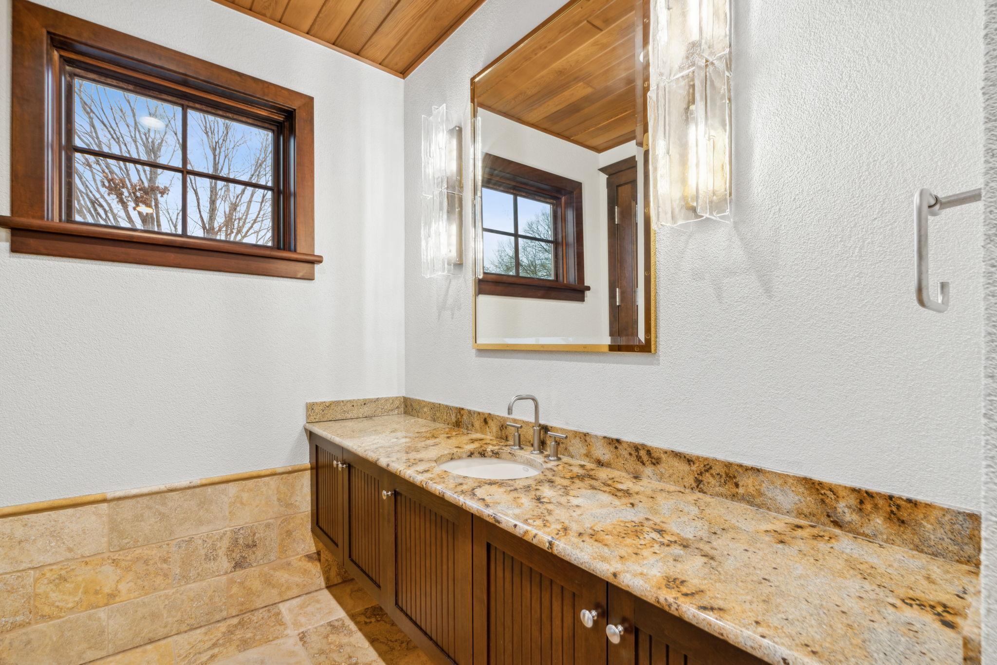 136-web-or-mls-1492 Hunter Dr-136.jpg