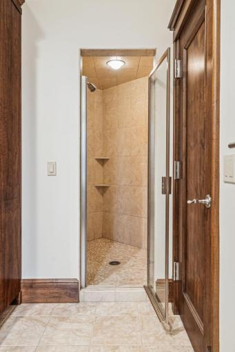 183-web-or-mls-1492 Hunter Dr-183.jpg