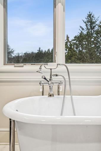 198-web-or-mls-1492 Hunter Dr-198.jpg