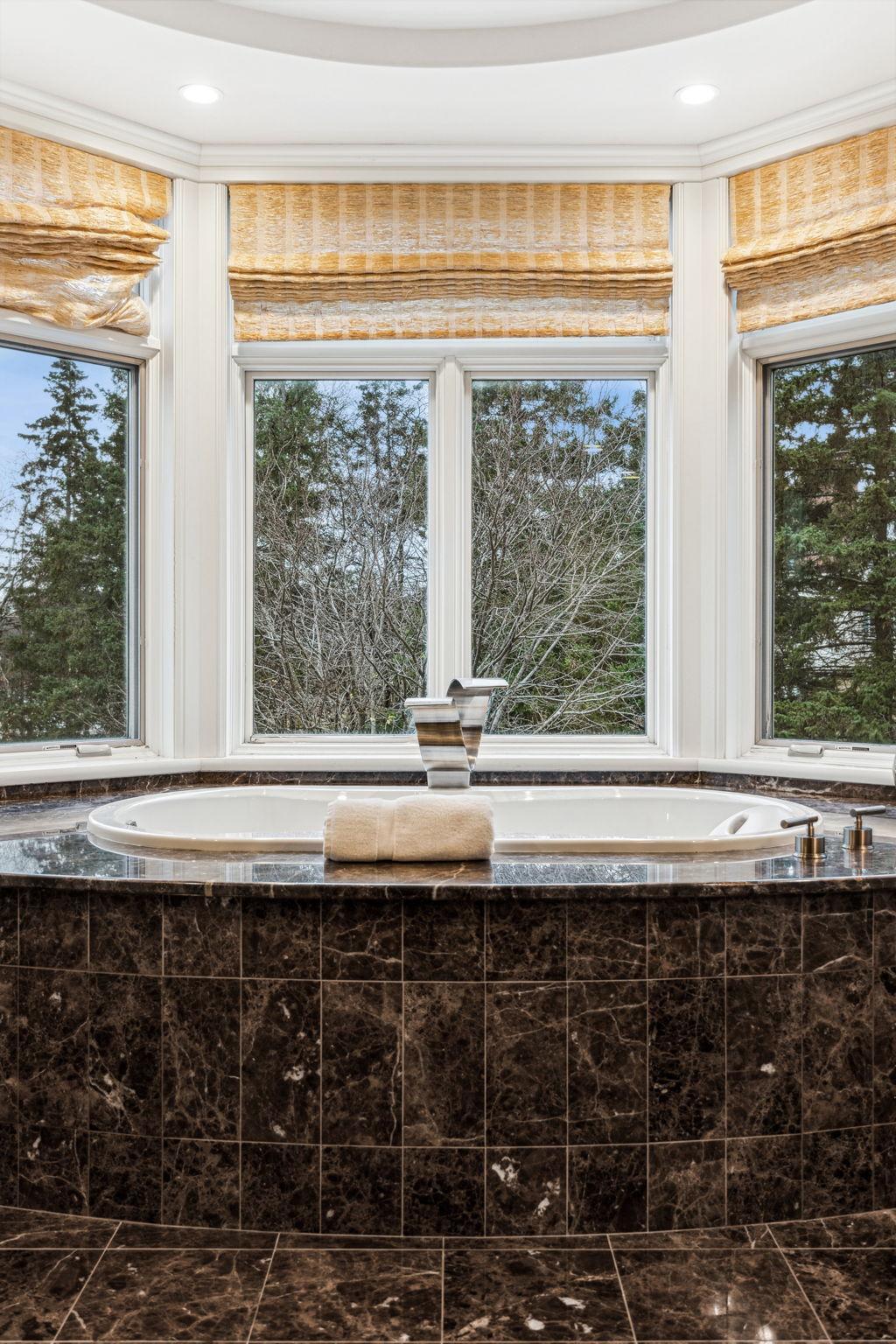 165-web-or-mls-1492 Hunter Dr-165.jpg