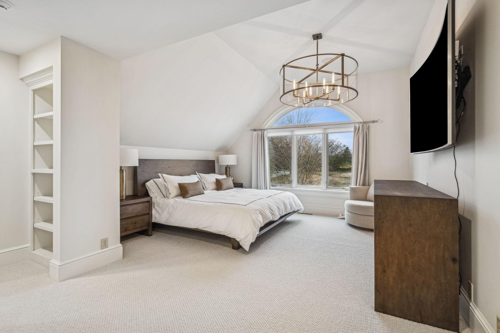 192-web-or-mls-1492 Hunter Dr-192.jpg