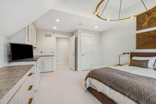 191-web-or-mls-1492 Hunter Dr-191.jpg