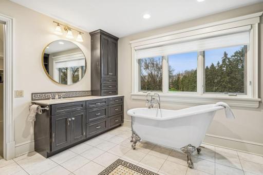 197-web-or-mls-1492 Hunter Dr-197.jpg