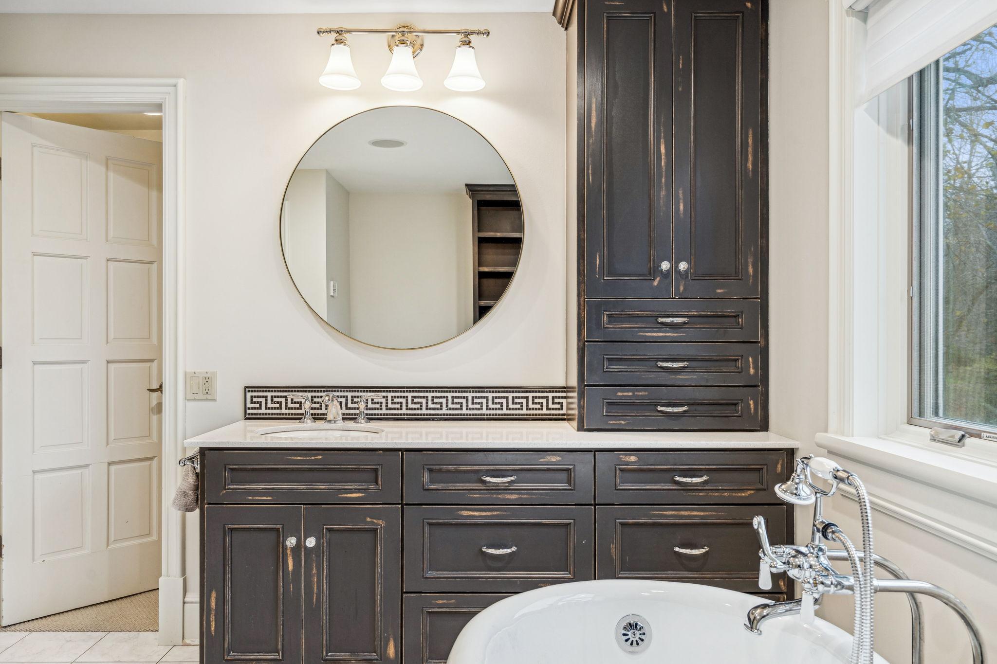 201-web-or-mls-1492 Hunter Dr-201.jpg