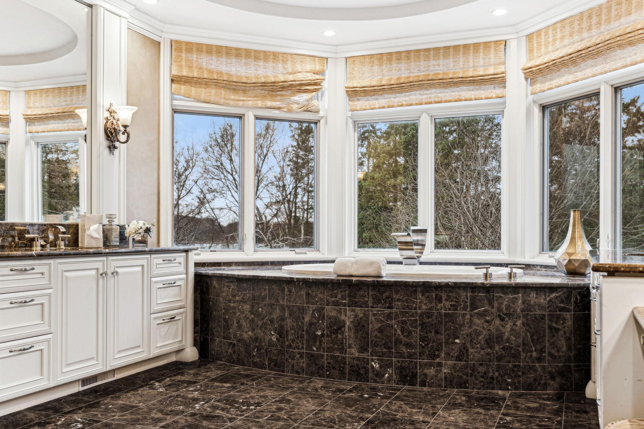 163-web-or-mls-1492 Hunter Dr-163.jpg