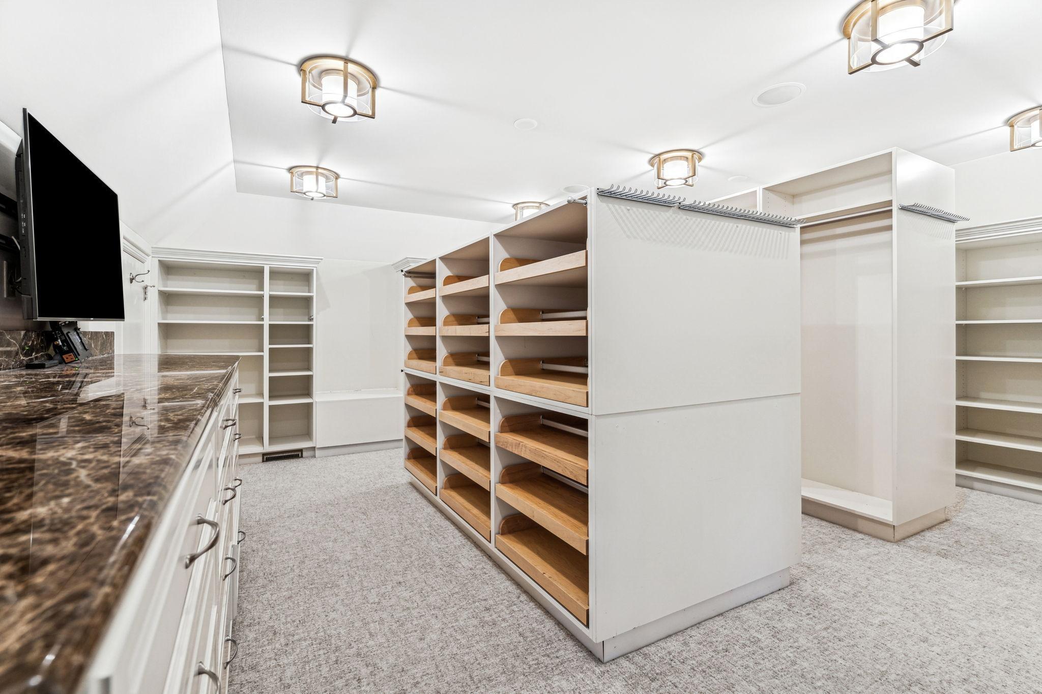 168-web-or-mls-1492 Hunter Dr-168.jpg