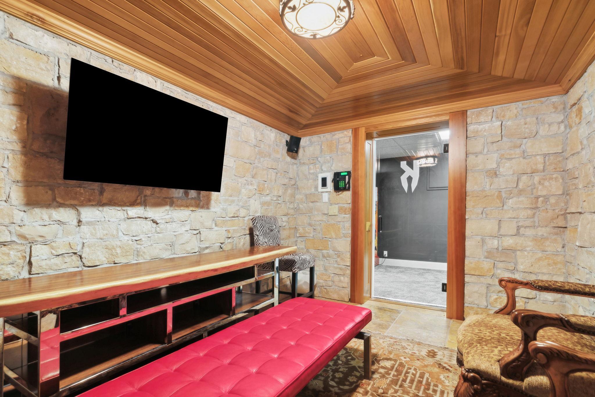 209-web-or-mls-1492 Hunter Dr-209.jpg