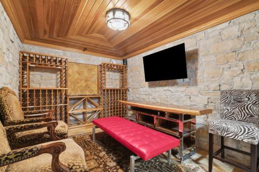 208-web-or-mls-1492 Hunter Dr-208.jpg