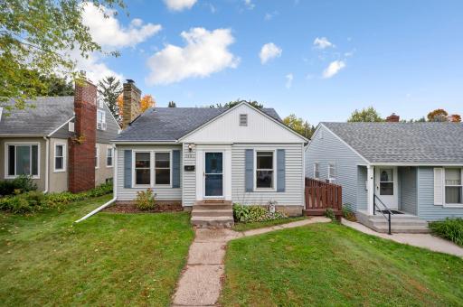 1463 Saint Albans Street N, Saint Paul, MN 55117