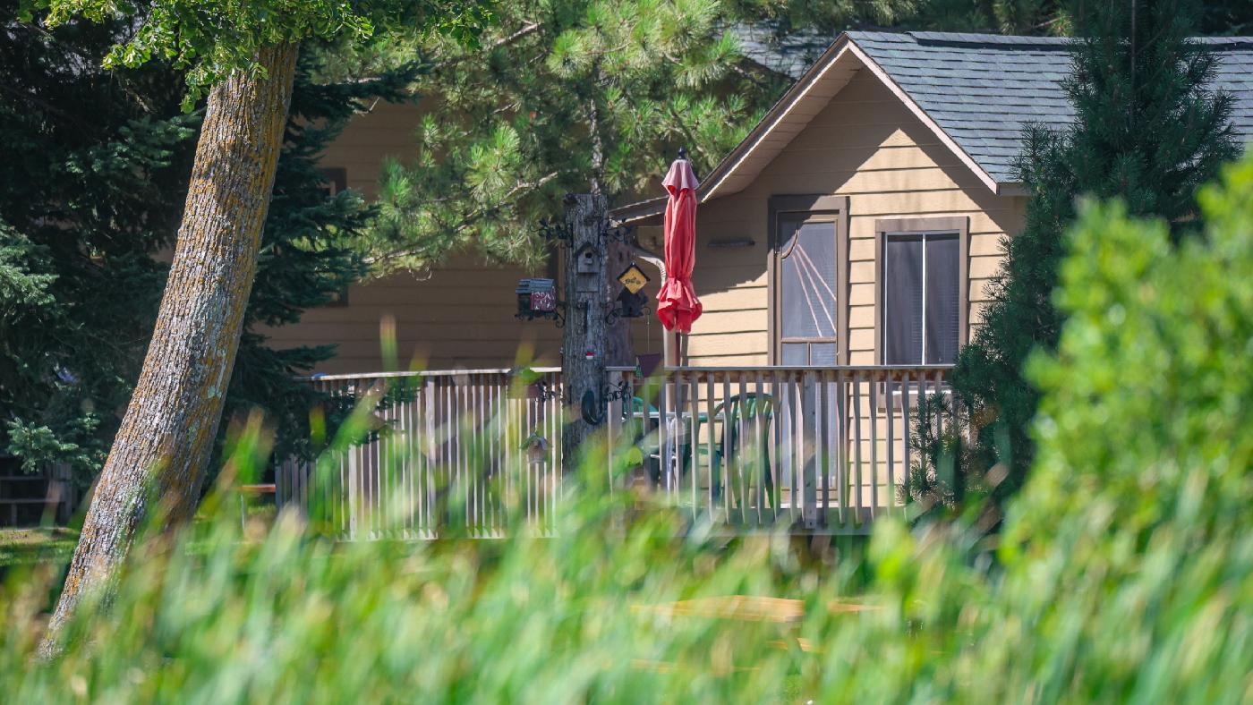 *25.85RoyalStarr-cabins through grass copy.jpg