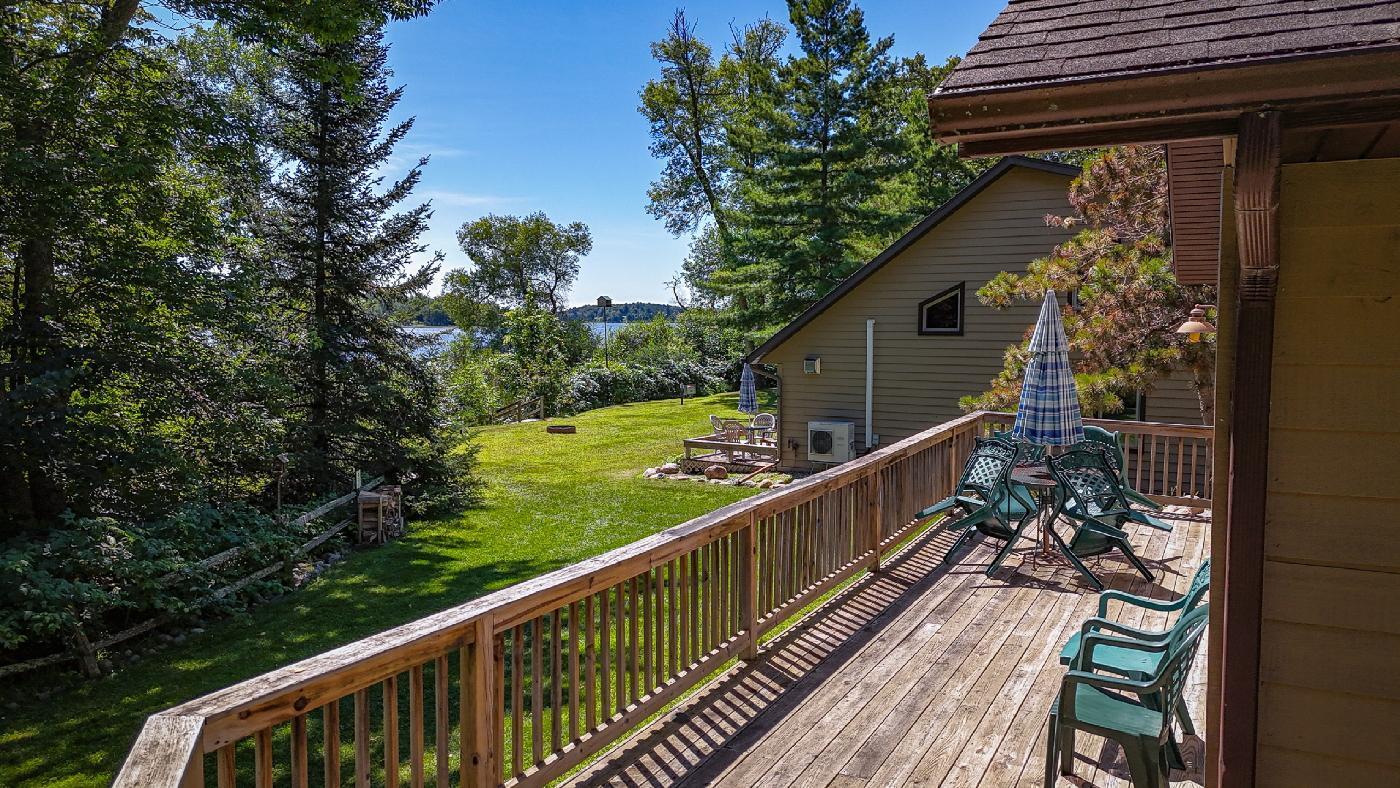 *27.75-RoyalStarr-deck view copy.jpg