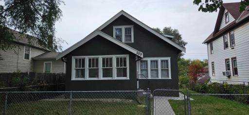 889 6th Street E, Saint Paul, MN 55106