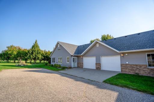 2946 9th Avenue SE, Willmar, MN 56201