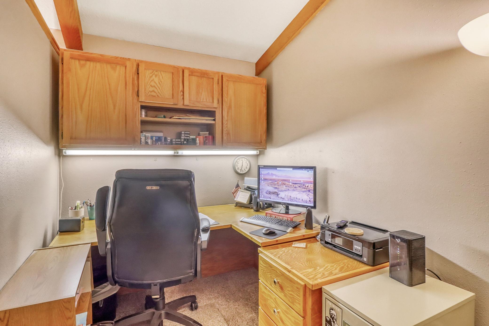 Office1_1-3264.jpg