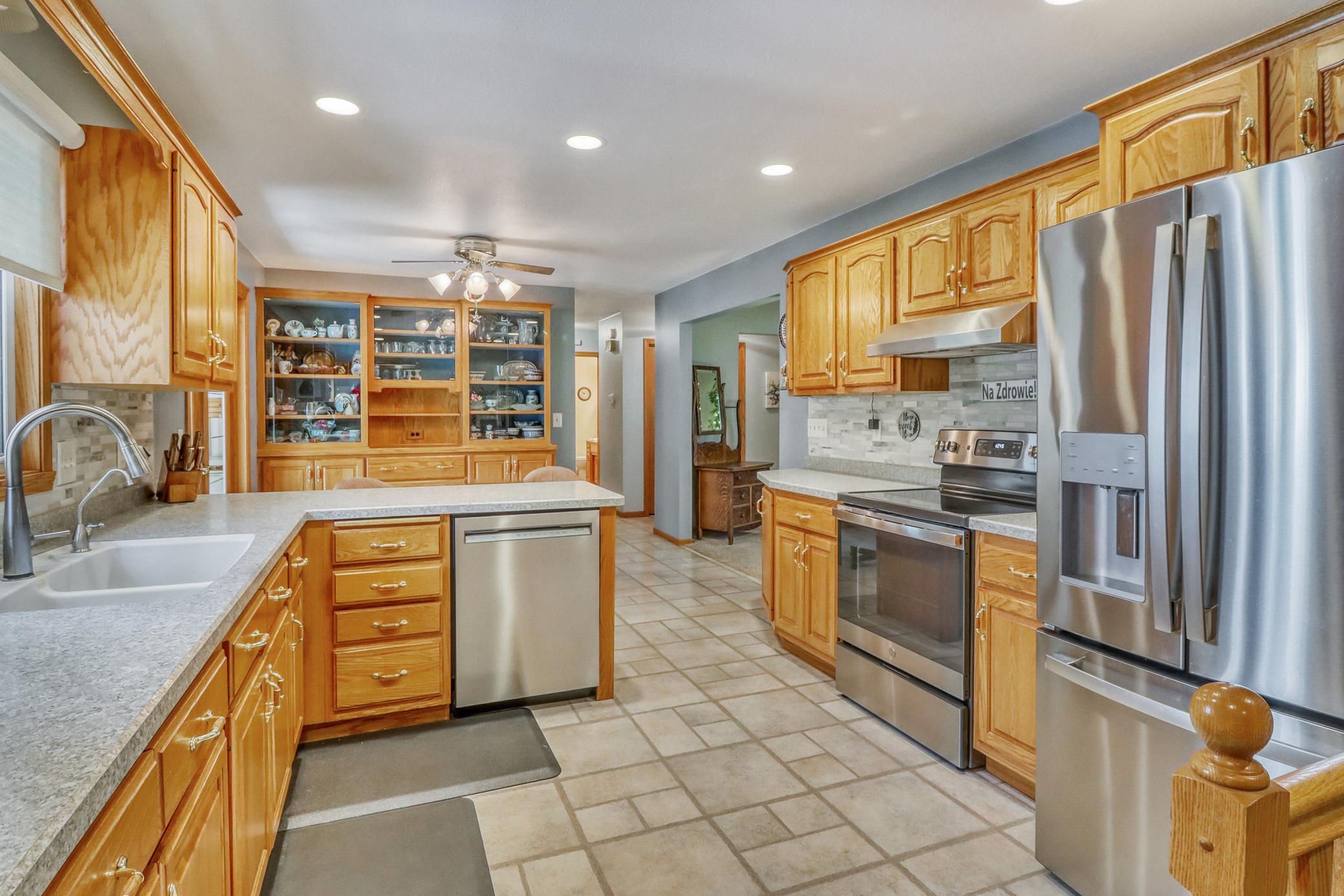 Kitchen1_5-3264.jpg