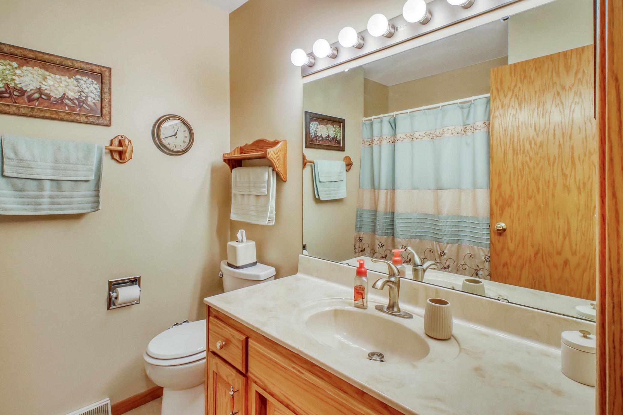 Bathroom1_2-3264.jpg