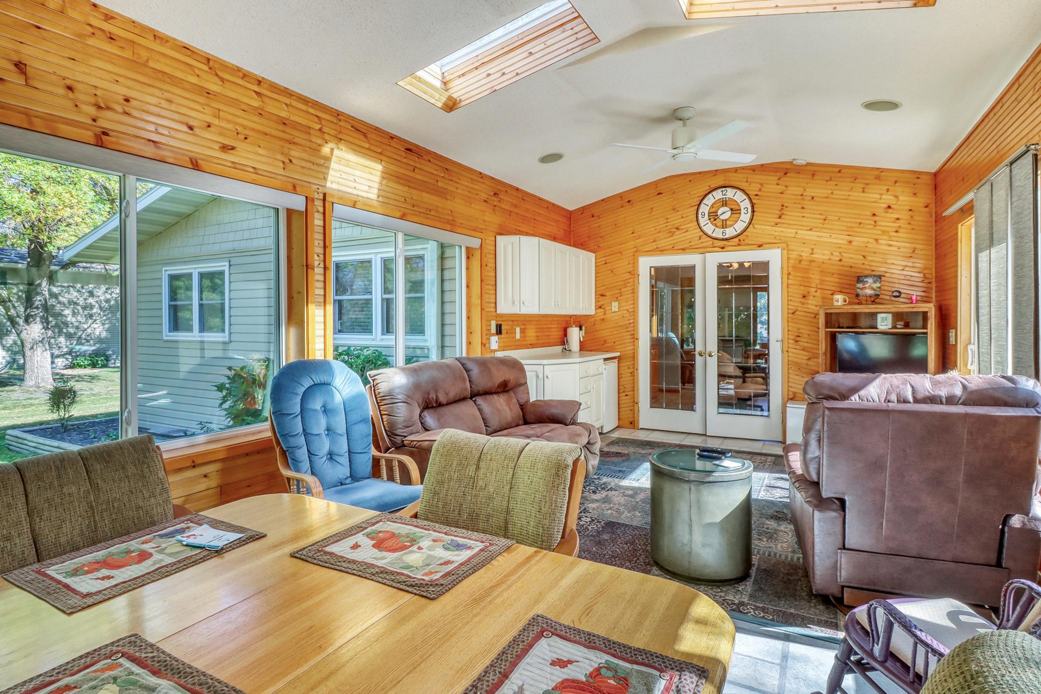 Sunroom1_2-3264.jpg