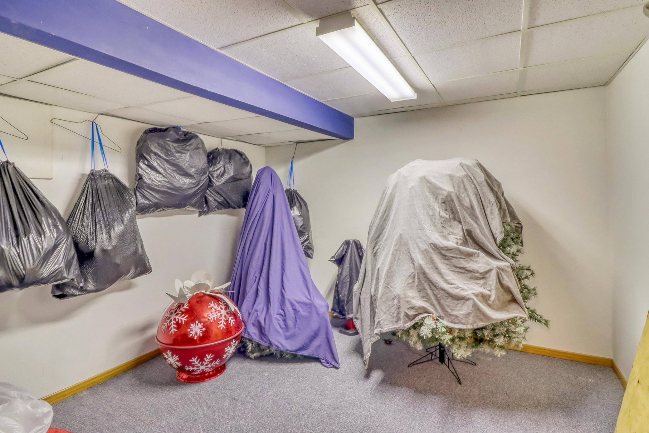 Basement Storage Room2_1-3264.jpg