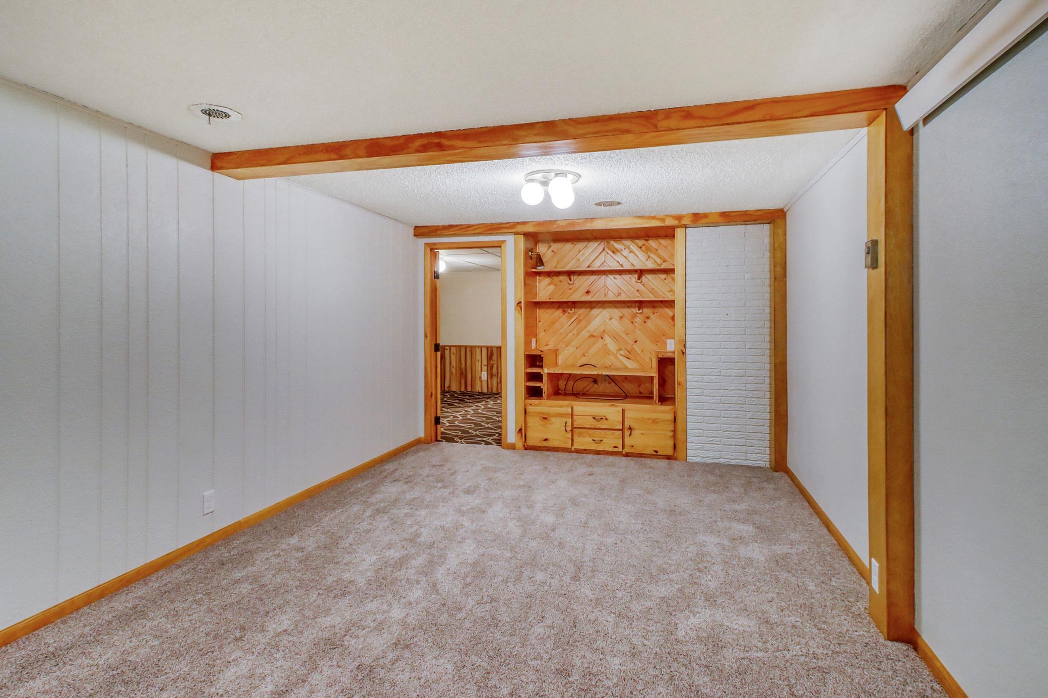 Basement Familyroom1_3-3264.jpg