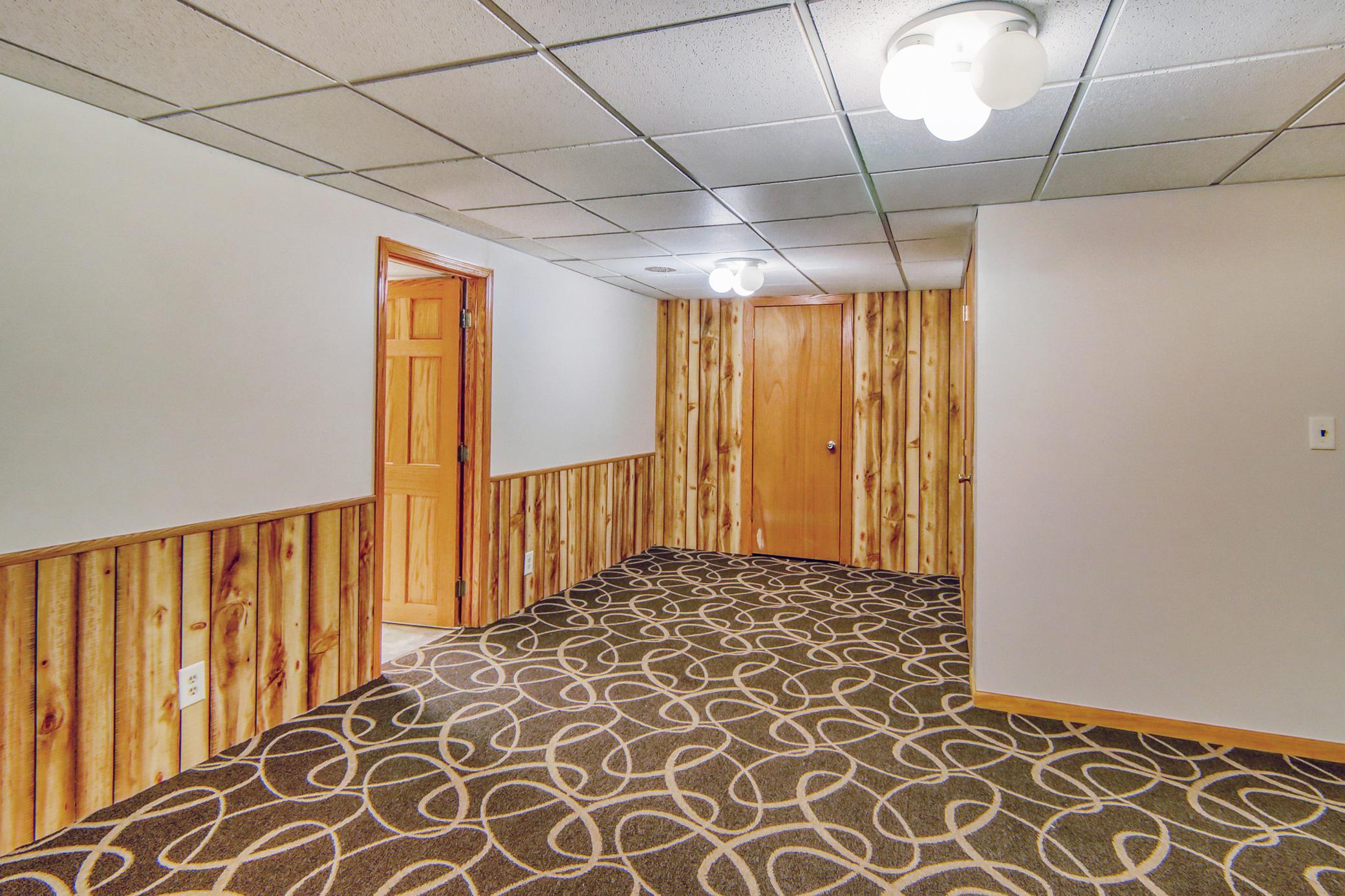 Basement1_3-3264.jpg