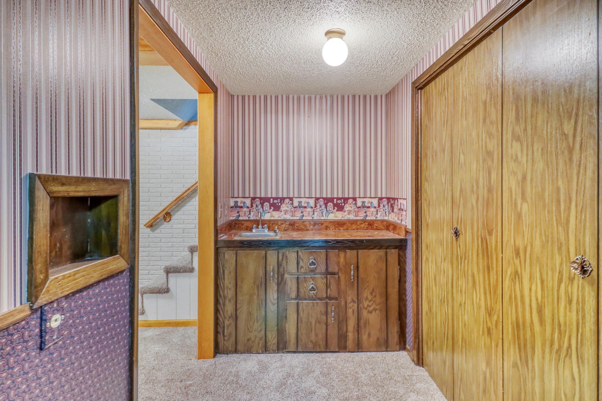 Basement1_4-3264.jpg