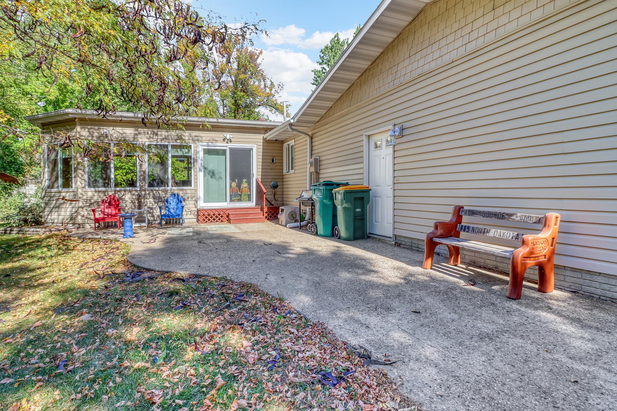Backyard_Patio1_1-3264.jpg