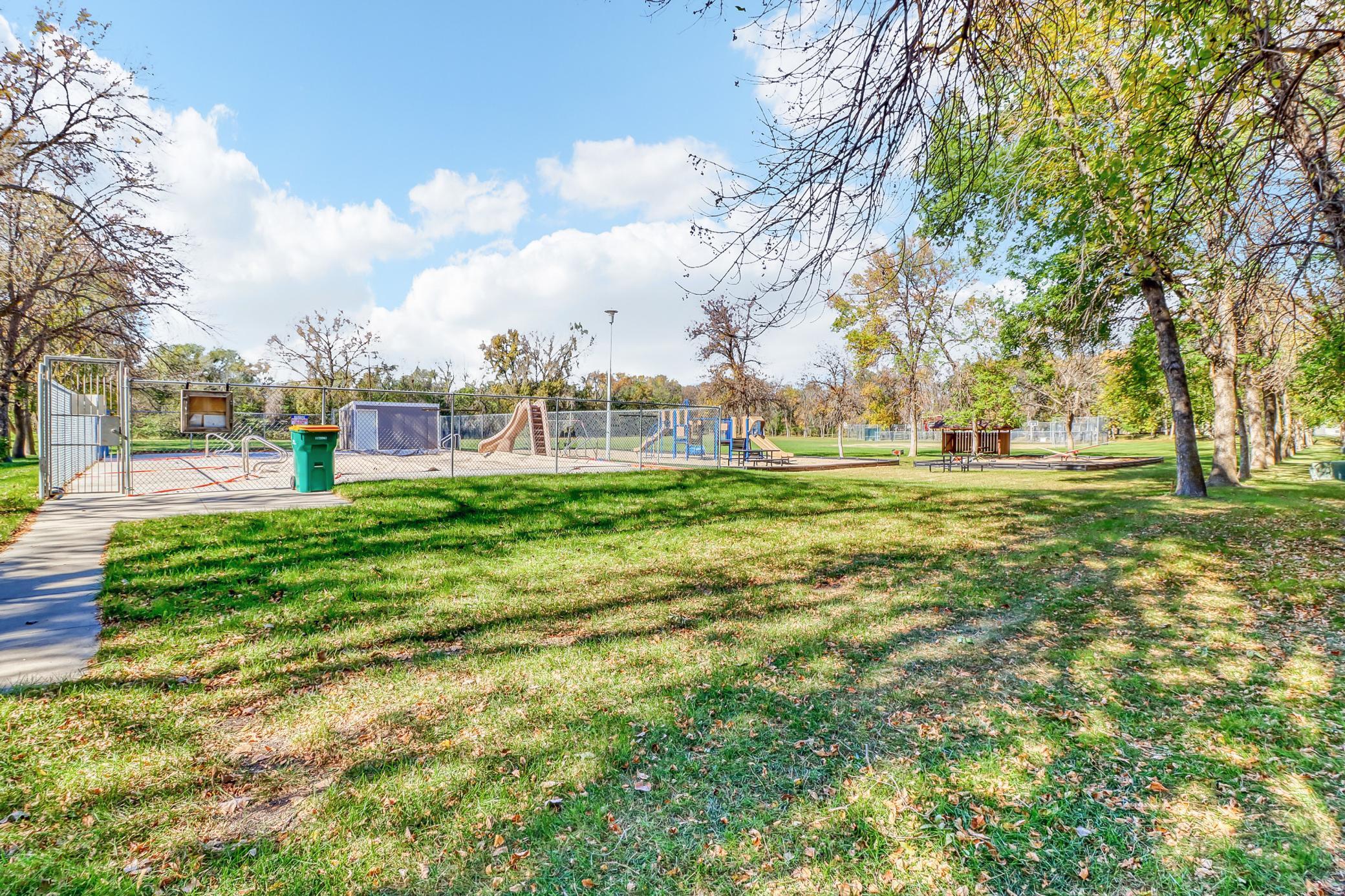 Nearby park-3264.jpg
