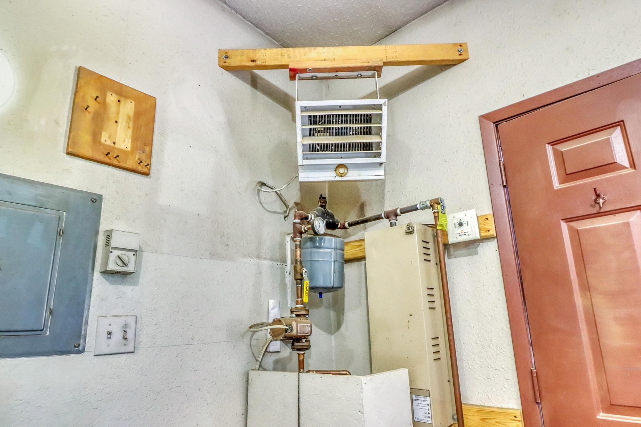 Backyard_shed_heater-3264.jpg