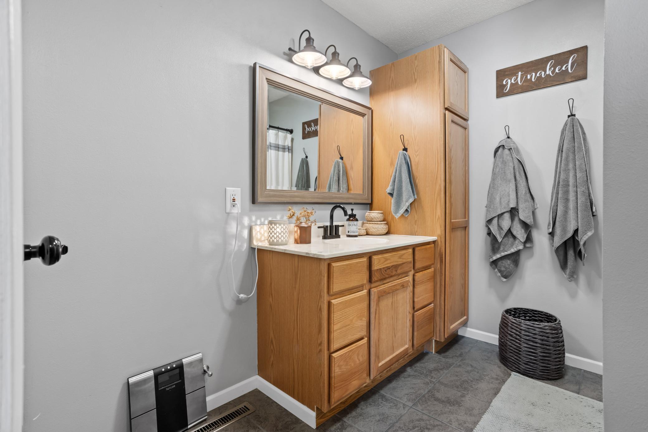 1051 42nd Ave W
