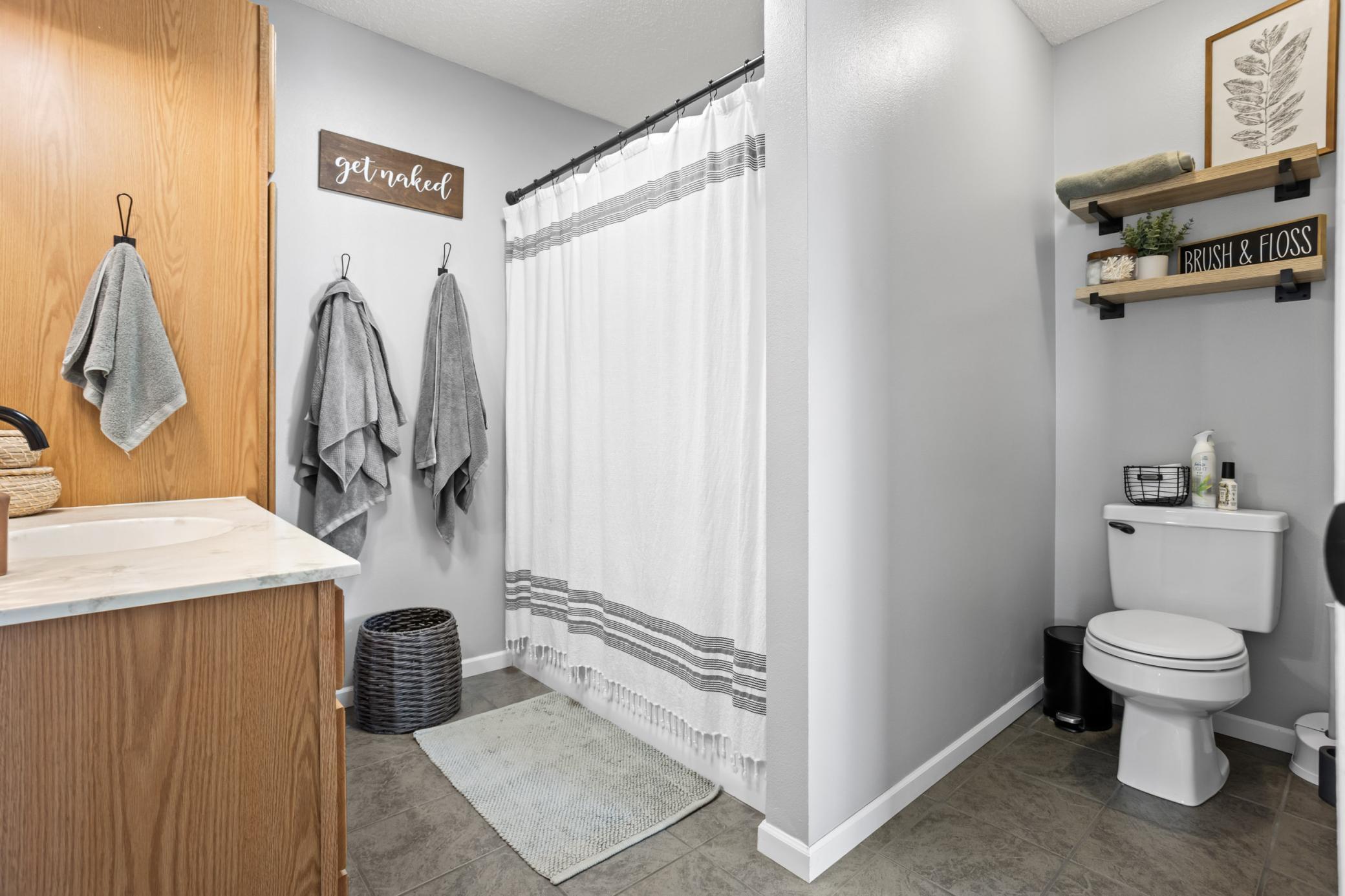 1051 42nd Ave W