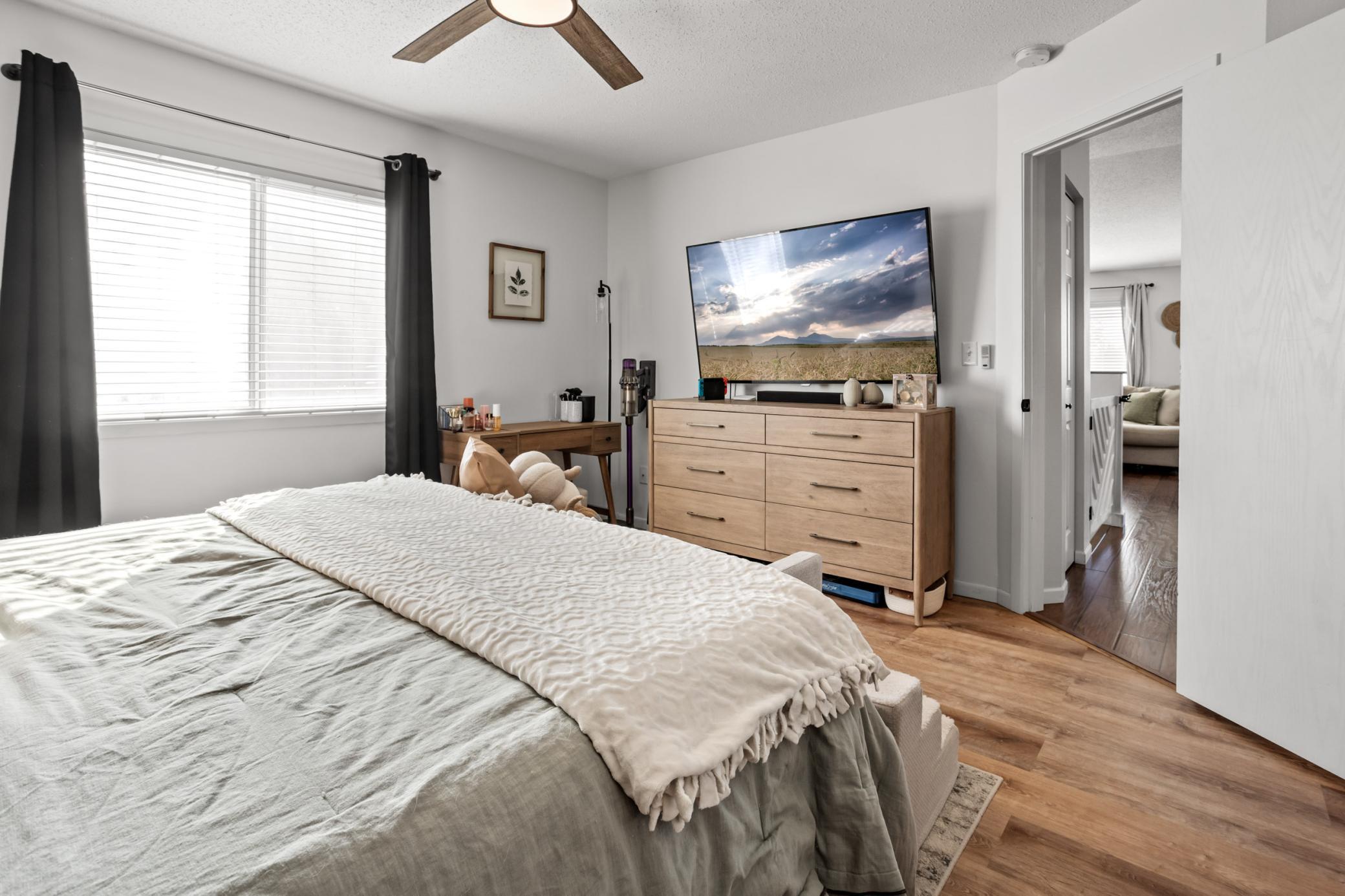 1051 42nd Ave W