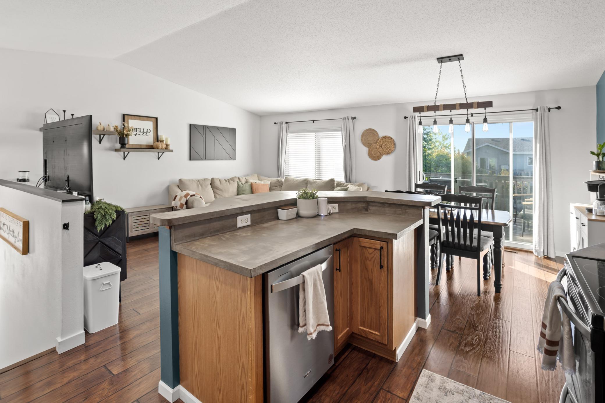 1051 42nd Ave W